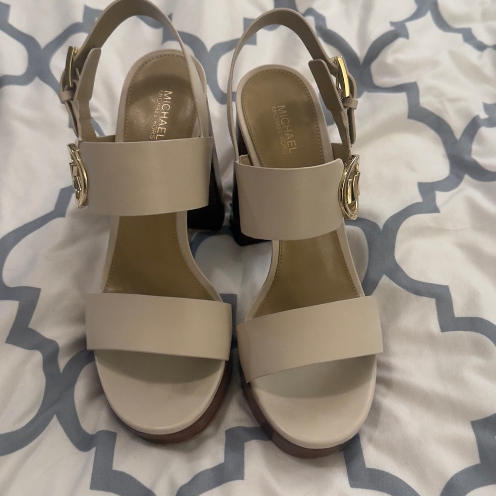 Michael Kors Leather Cream Summer Platform Sandal NIB size 9 - Picture 11 of 11